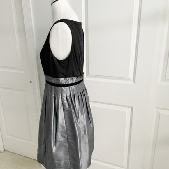 Jessica Simpson Black Silver Sleeveless Pleated Dress with Belt Tulle Size 12 - Picture 2 of 5